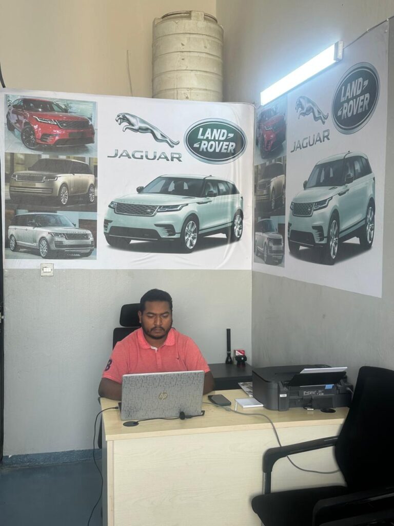 Service advisor desk at Fahad Al Sahra Auto Maintenance